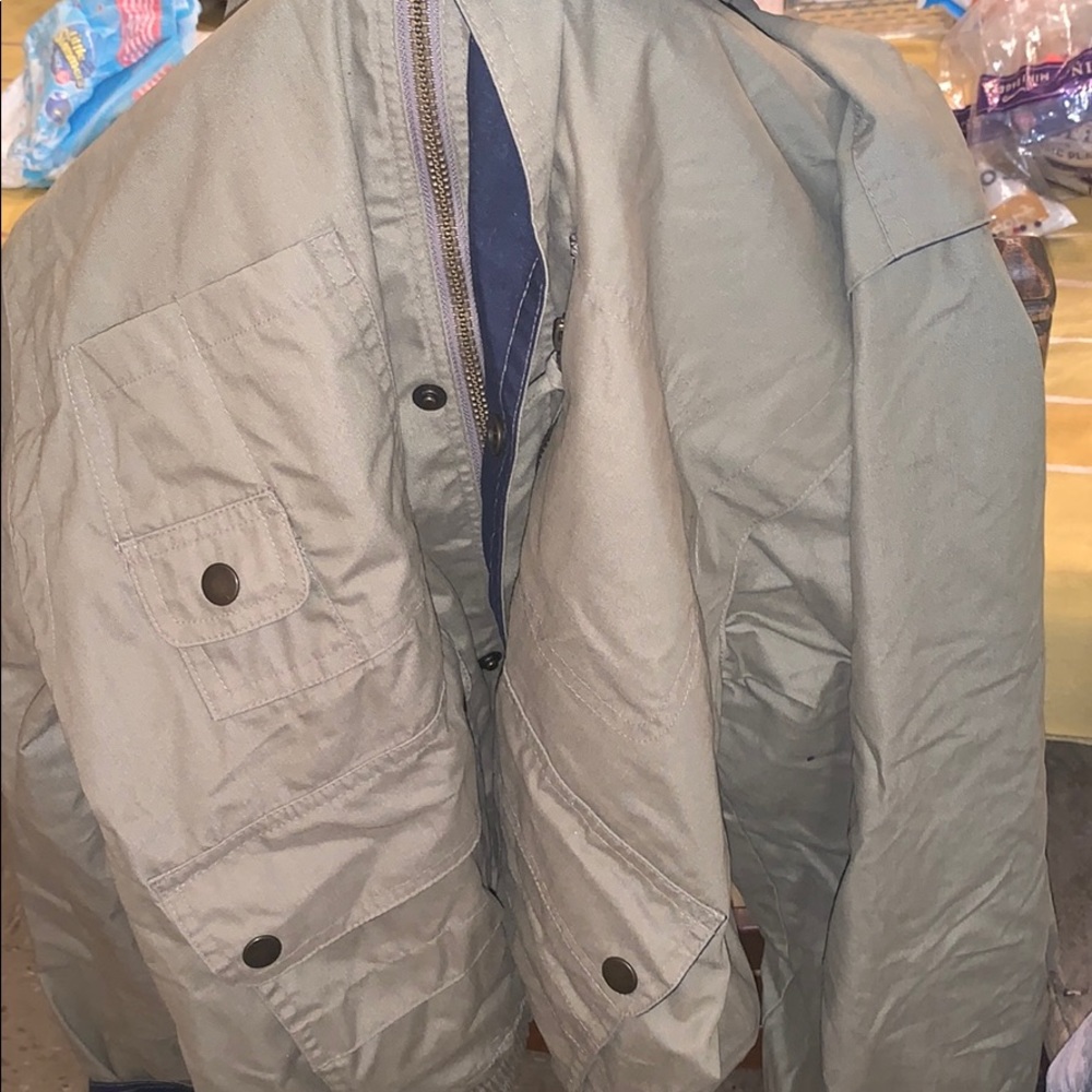 Men’s windbreaker size medium